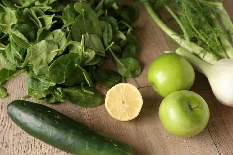 spinach, half a lemon, cucumber, green apples, and fennel 