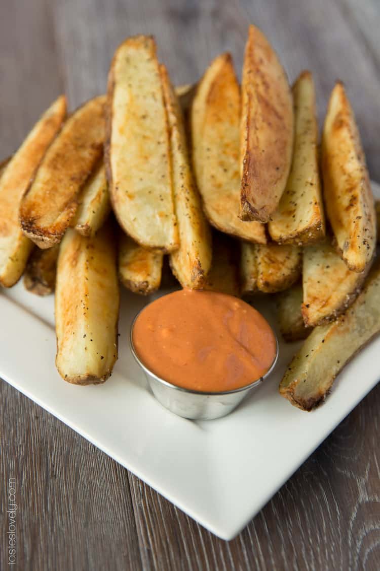 Crispy oven baked potato wedges with a spicy ketchup sriracha