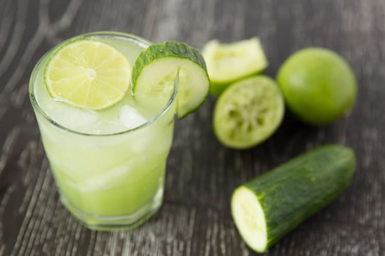 Refreshing cucumber lime margaritas. 3 ingredients, and only 135 calories!