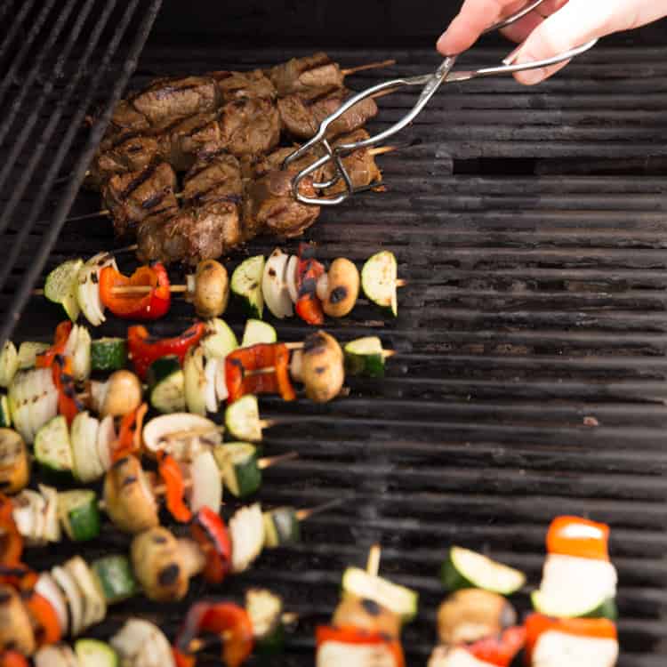 Grilled steak and vegetable kabobs (paleo, gluten free, low carb, low calorie)