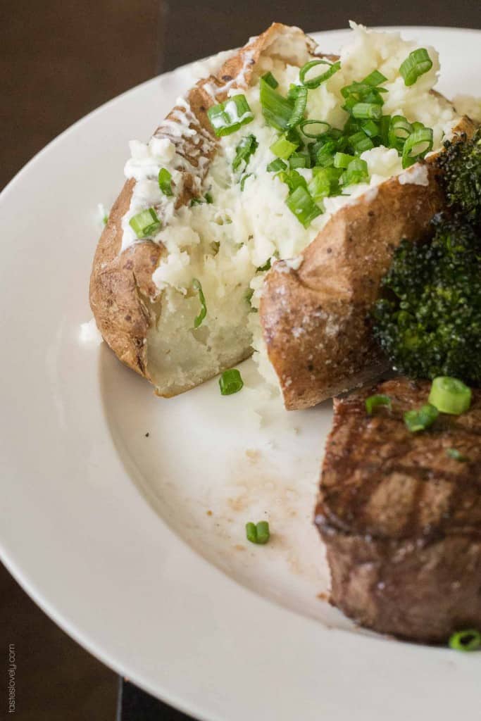 Steakhouse Style Baked Potato - the BEST baked potatoes I've ever had! #glutenfree #vegetarian