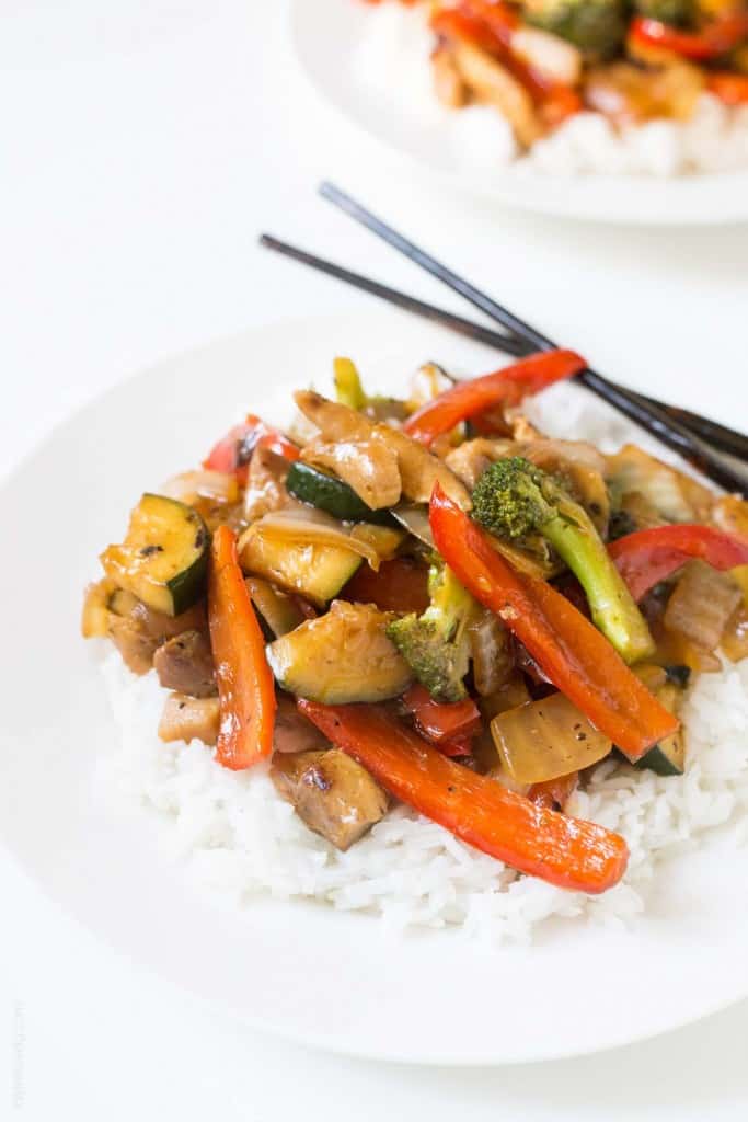 Broccoli and bell pepper chicken stir fry, made with the BEST stir fry sauce!