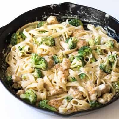 Broccoli Chicken Fettuccine Alfredo - 30 minute 1 skillet dinner | tasteslovely.com