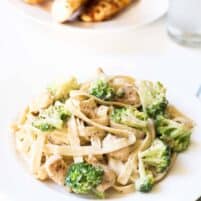 cropped-Broccoli-Chicken-Fettuccine-Alfredo-30-minute-1-skillet-dinner-6.jpg