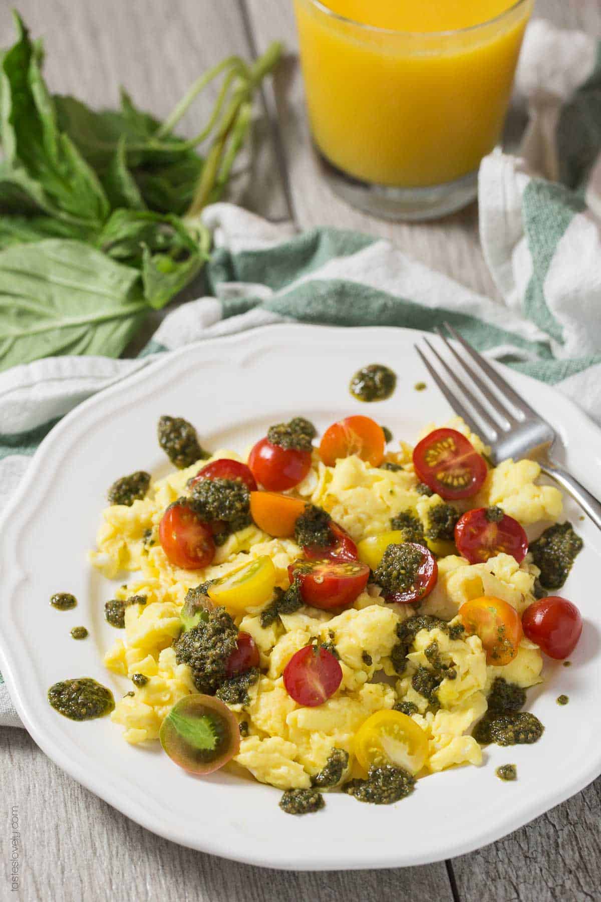 Scrambled Eggs with Cherry Tomatoes and Pesto - a healthy summer breakfast (Gluten Free, Paleo, Whole30, Low Carb)