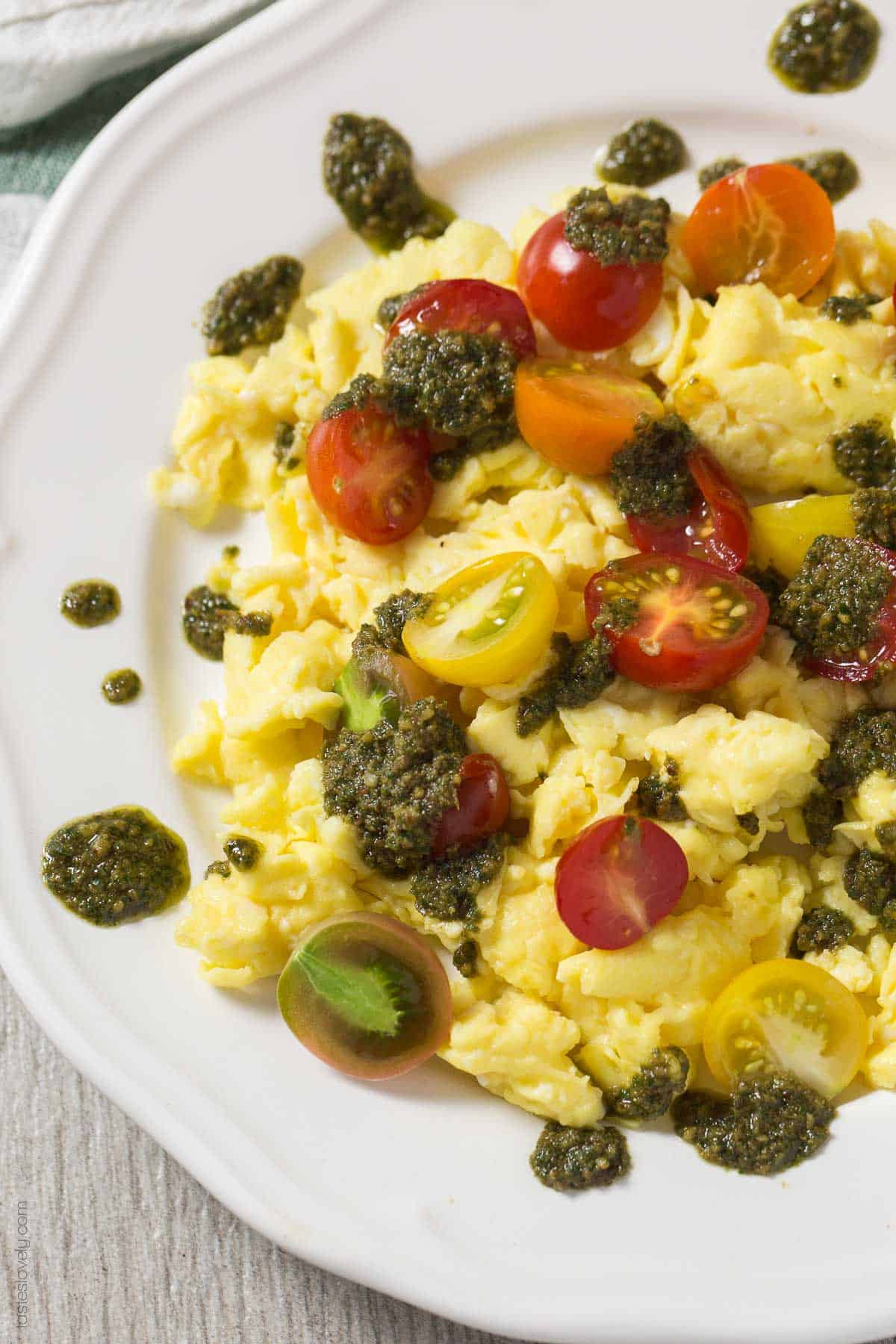 Scrambled Eggs with Cherry Tomatoes and Pesto - a healthy summer breakfast (Gluten Free, Paleo, Whole30, Low Carb)