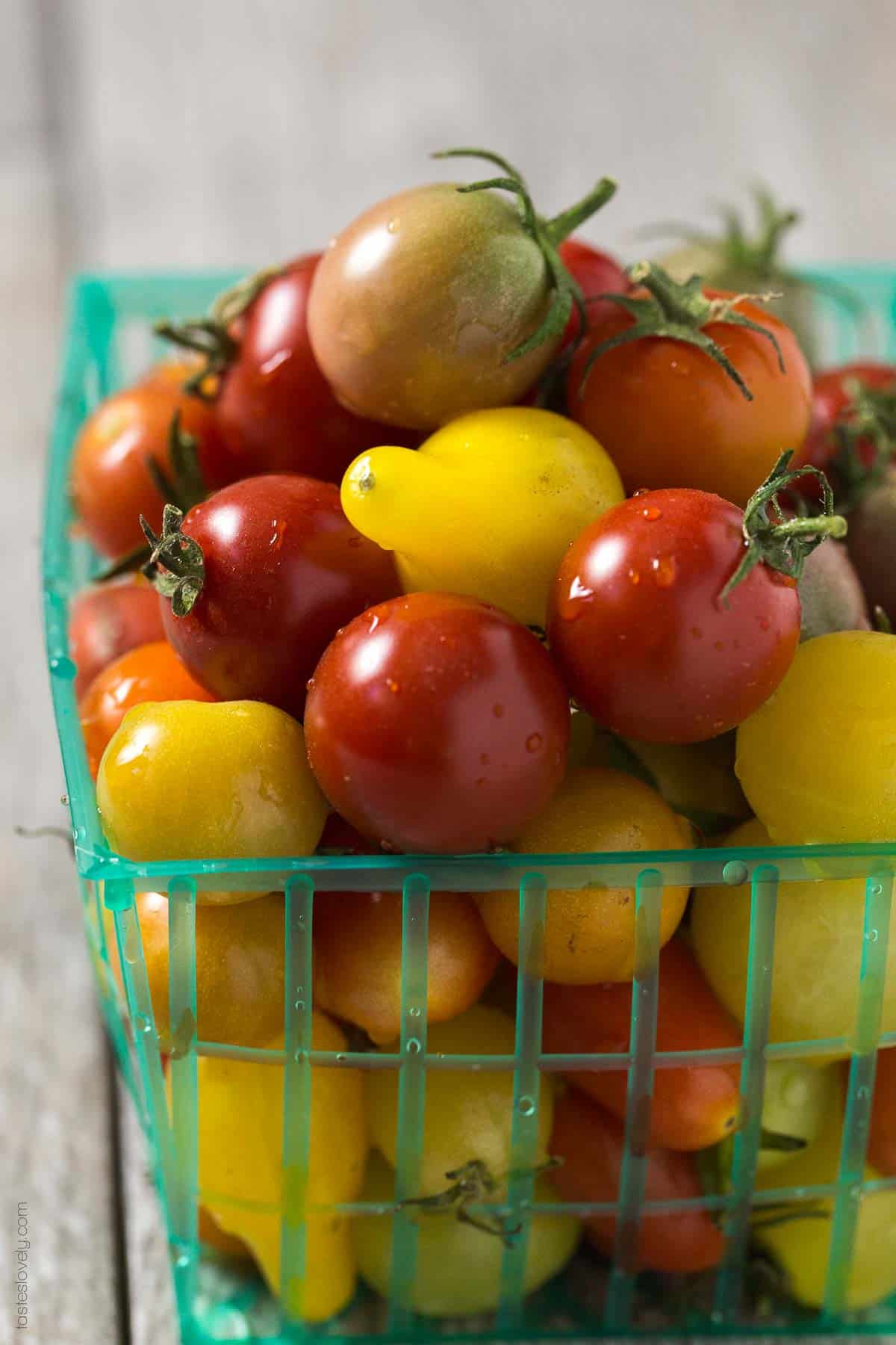 Scrambled Eggs with Cherry Tomatoes and Pesto - a healthy summer breakfast (Gluten Free, Paleo, Whole30, Low Carb)