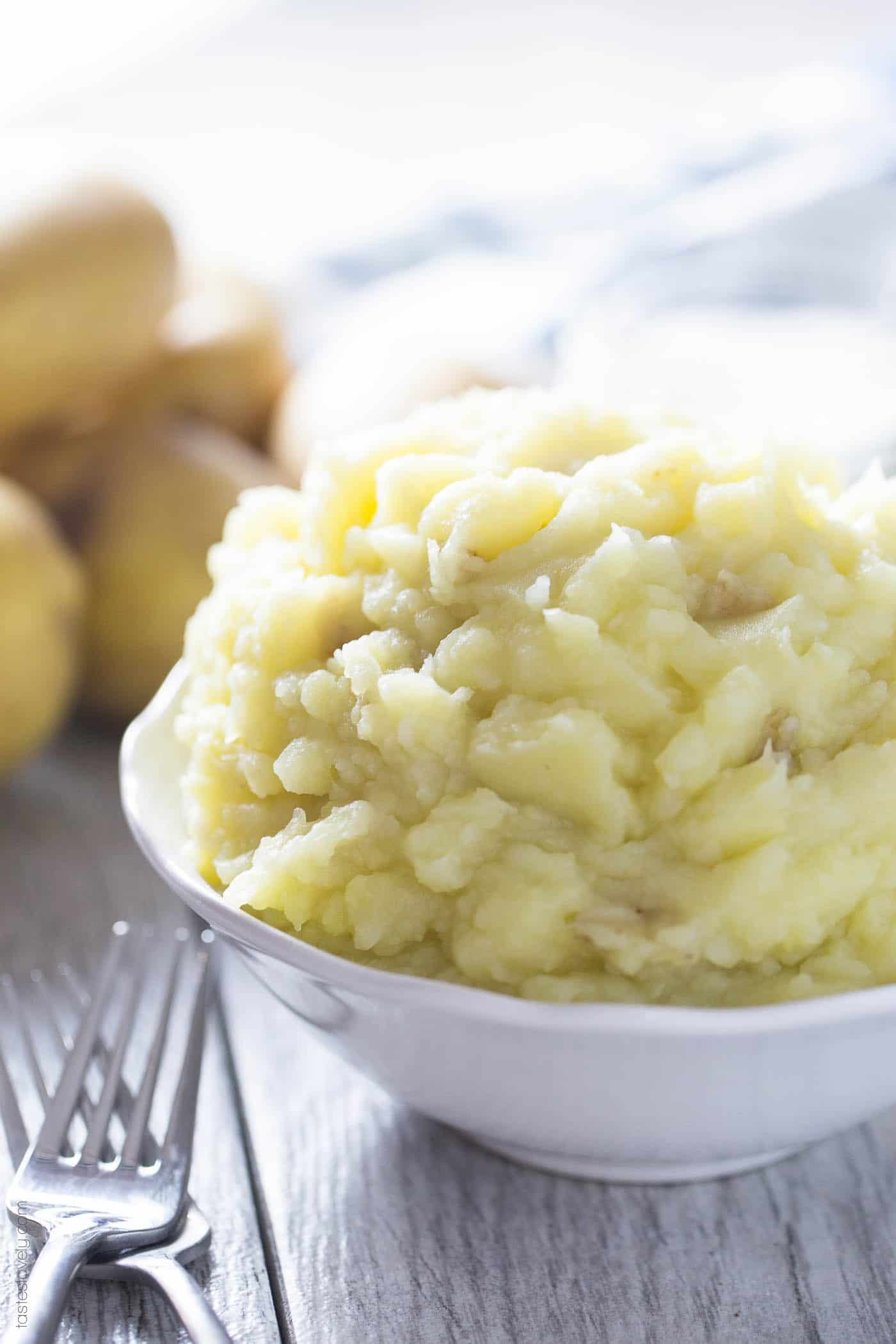 Dairy Free Mashed Potatoes - creamy and delicious with no butter! (gluten free, paleo, Whole30, dairy free)