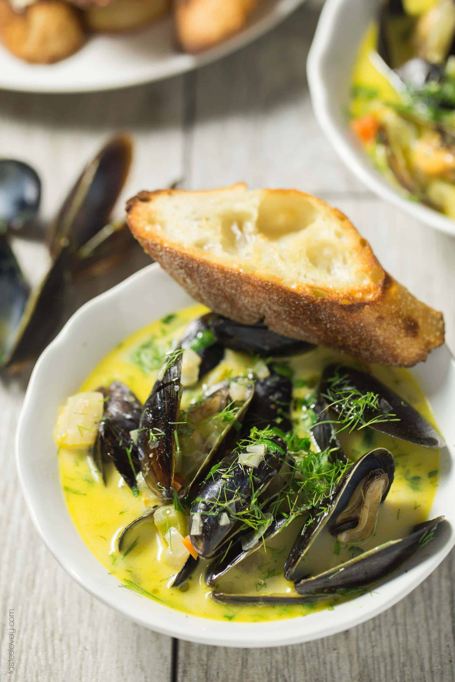 Creamy Beer Steamed Mussels - a quick and easy romantic dinner for 2