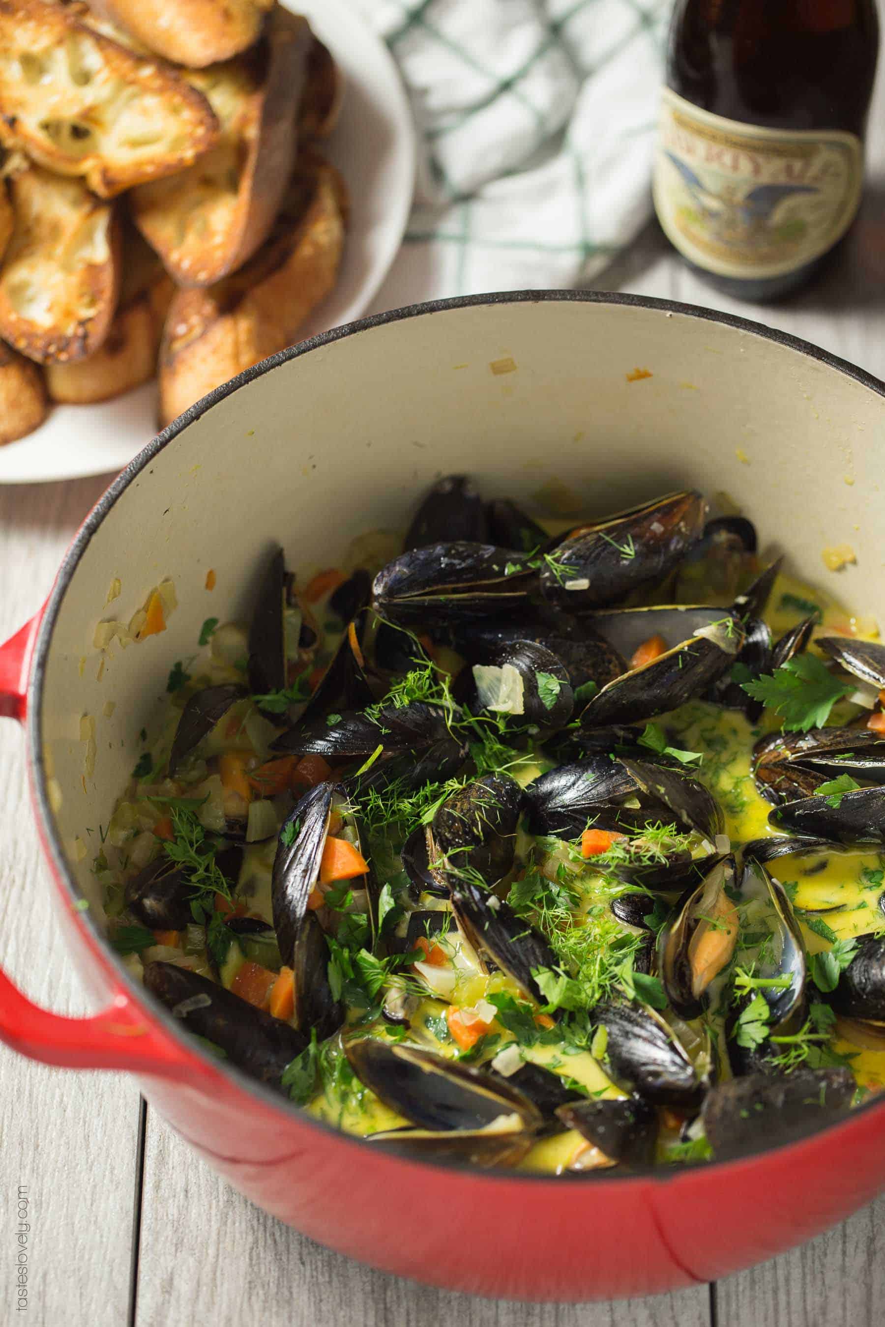 Creamy Beer Steamed Mussels - a quick and easy romantic dinner for 2