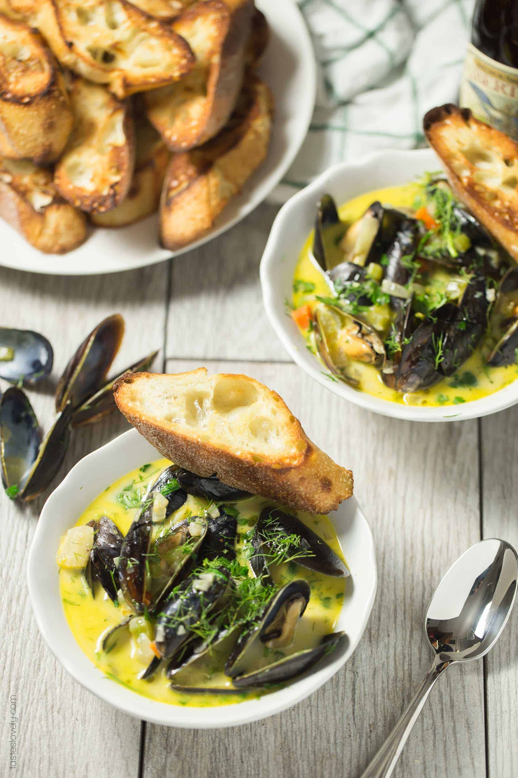 Creamy Beer Steamed Mussels - a quick and easy romantic dinner for 2