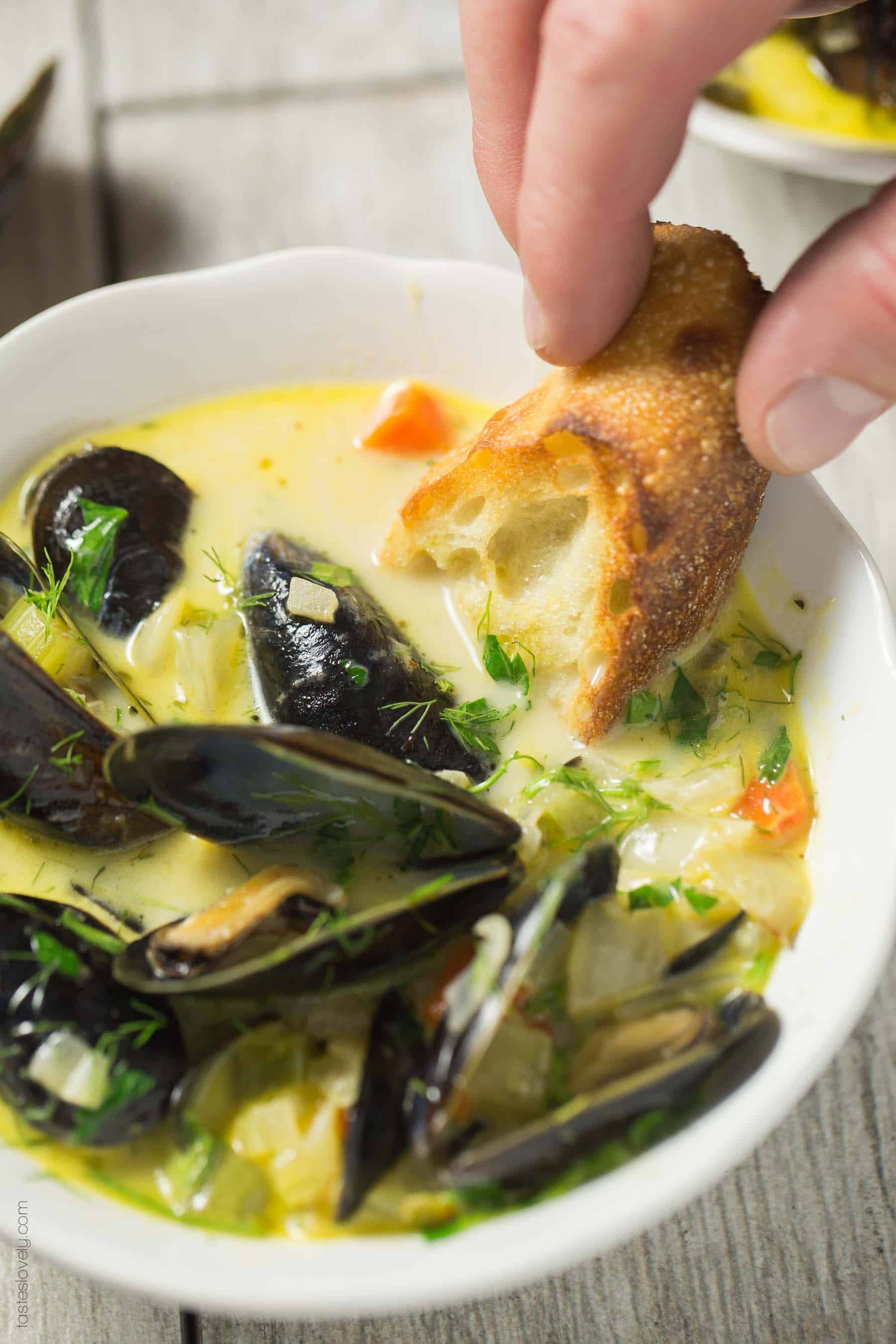 Creamy Beer Steamed Mussels - a quick and easy romantic dinner for 2
