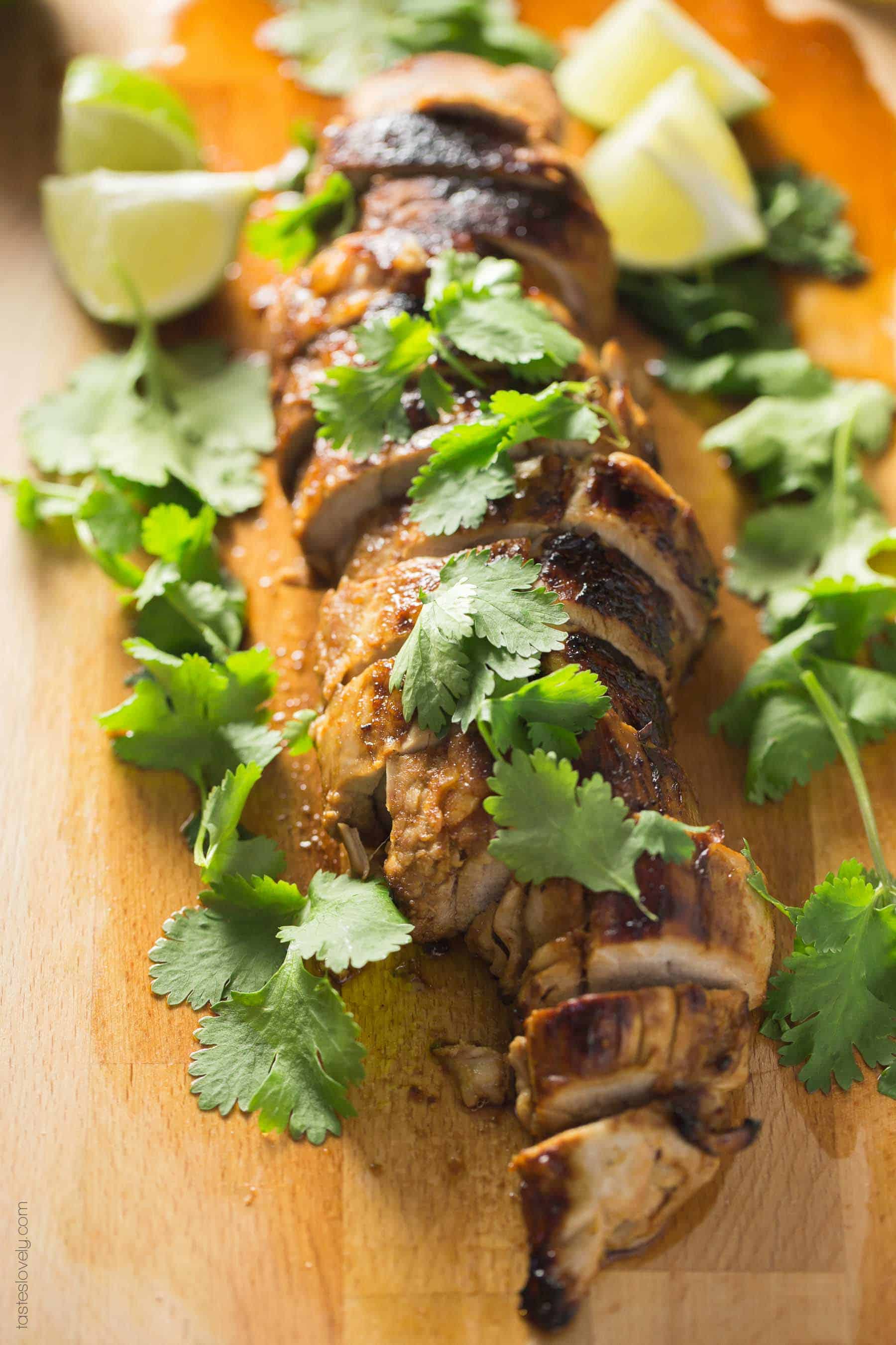 Paleo Chipotle Honey Lime Pork Tenderloin - quick marinade brings TONS of Mexican flavor to this 30 minute dinner recipe (paleo, gluten free, low carb)