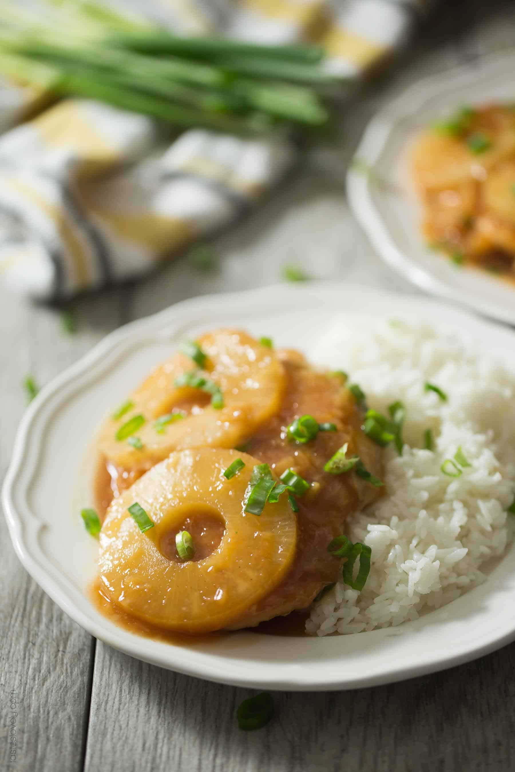 Slow Cooker Hawaiian Pineapple Chicken - a sweet and tangy crockpot dinner recipe the whole family will love! (gluten free, grain free, dairy free)