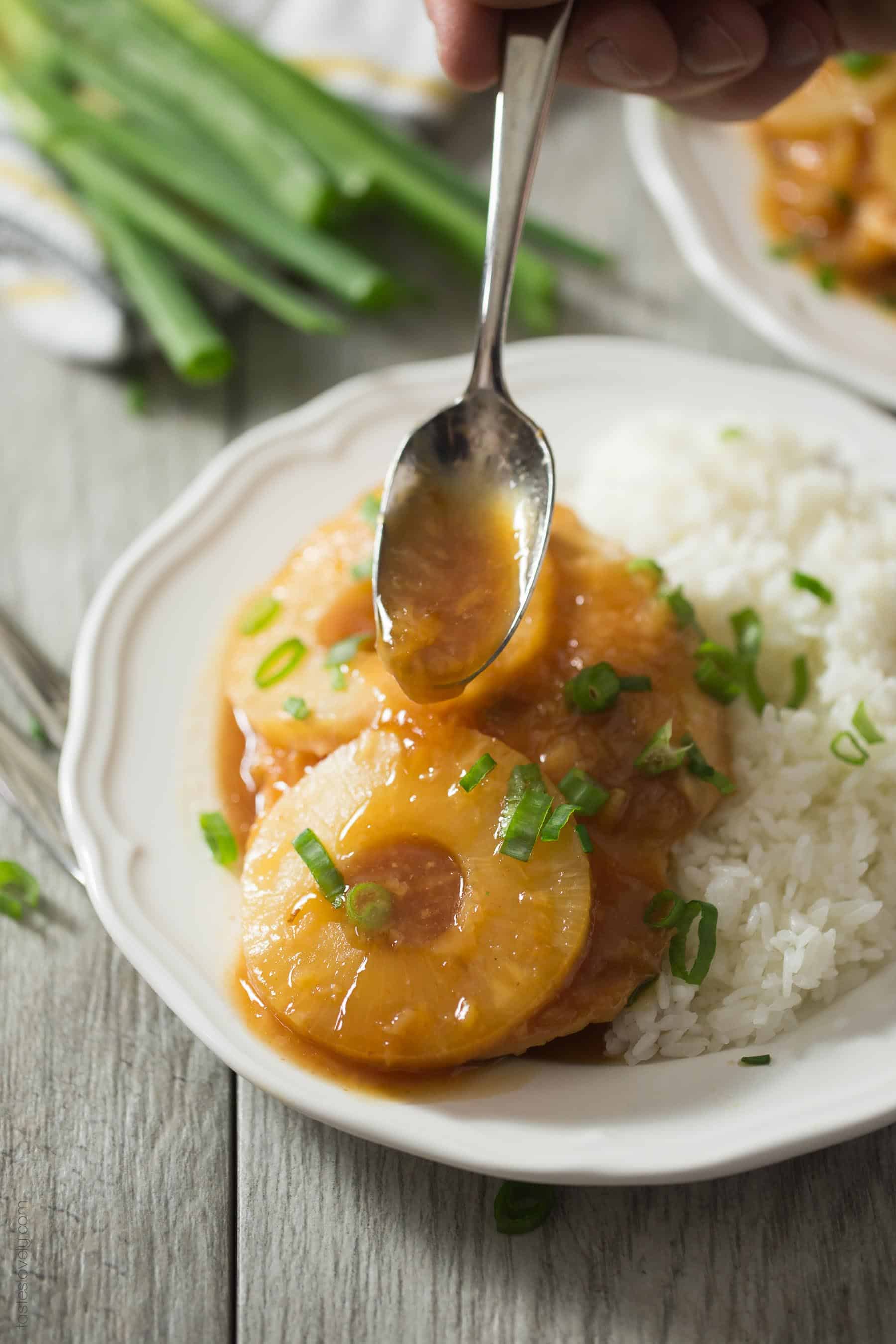 Slow Cooker Hawaiian Pineapple Chicken - a sweet and tangy crockpot dinner recipe the whole family will love! (gluten free, grain free, dairy free)