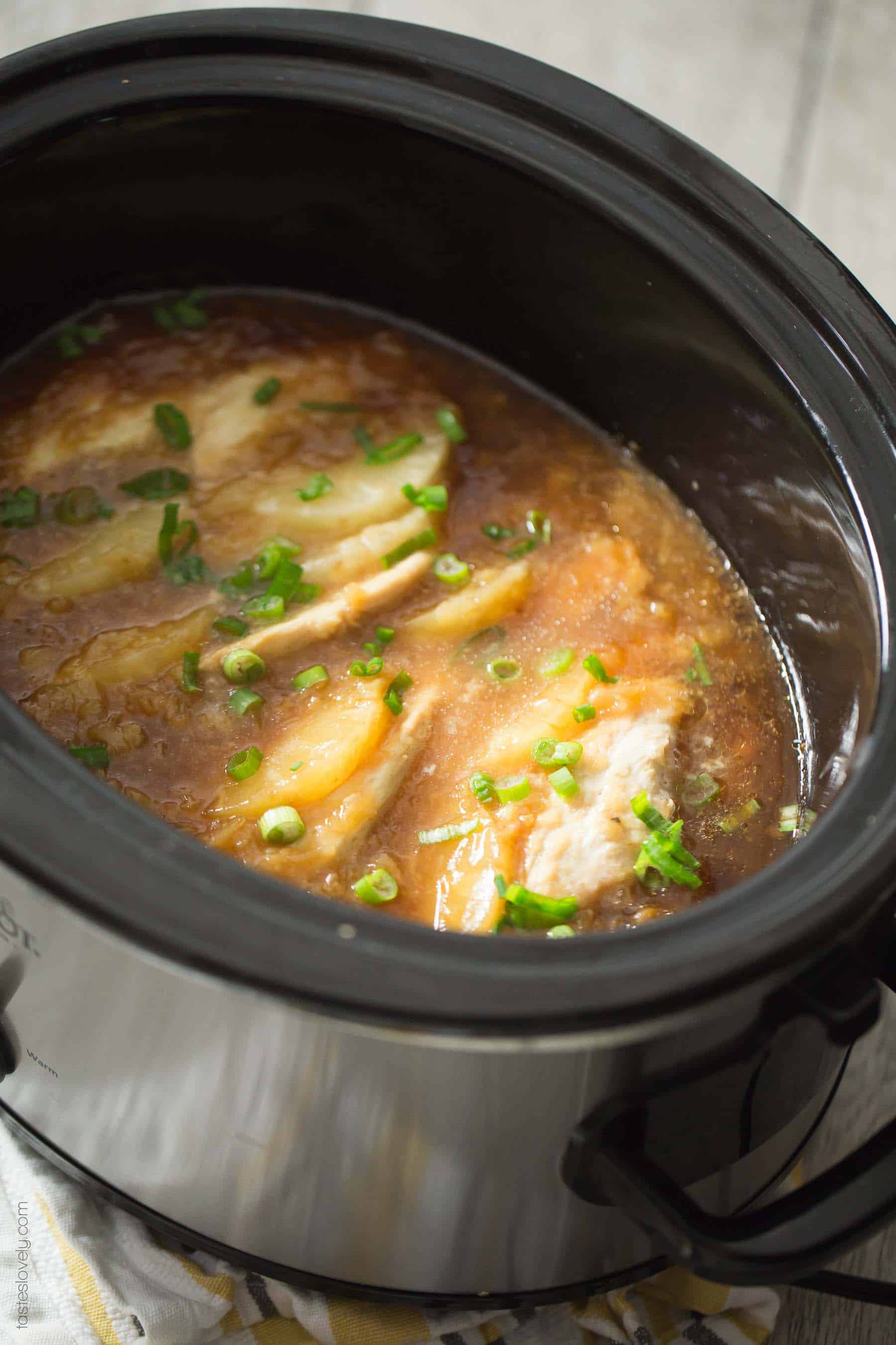 Slow Cooker Hawaiian Pineapple Chicken - a sweet and tangy crockpot dinner recipe the whole family will love! (gluten free, grain free, dairy free)