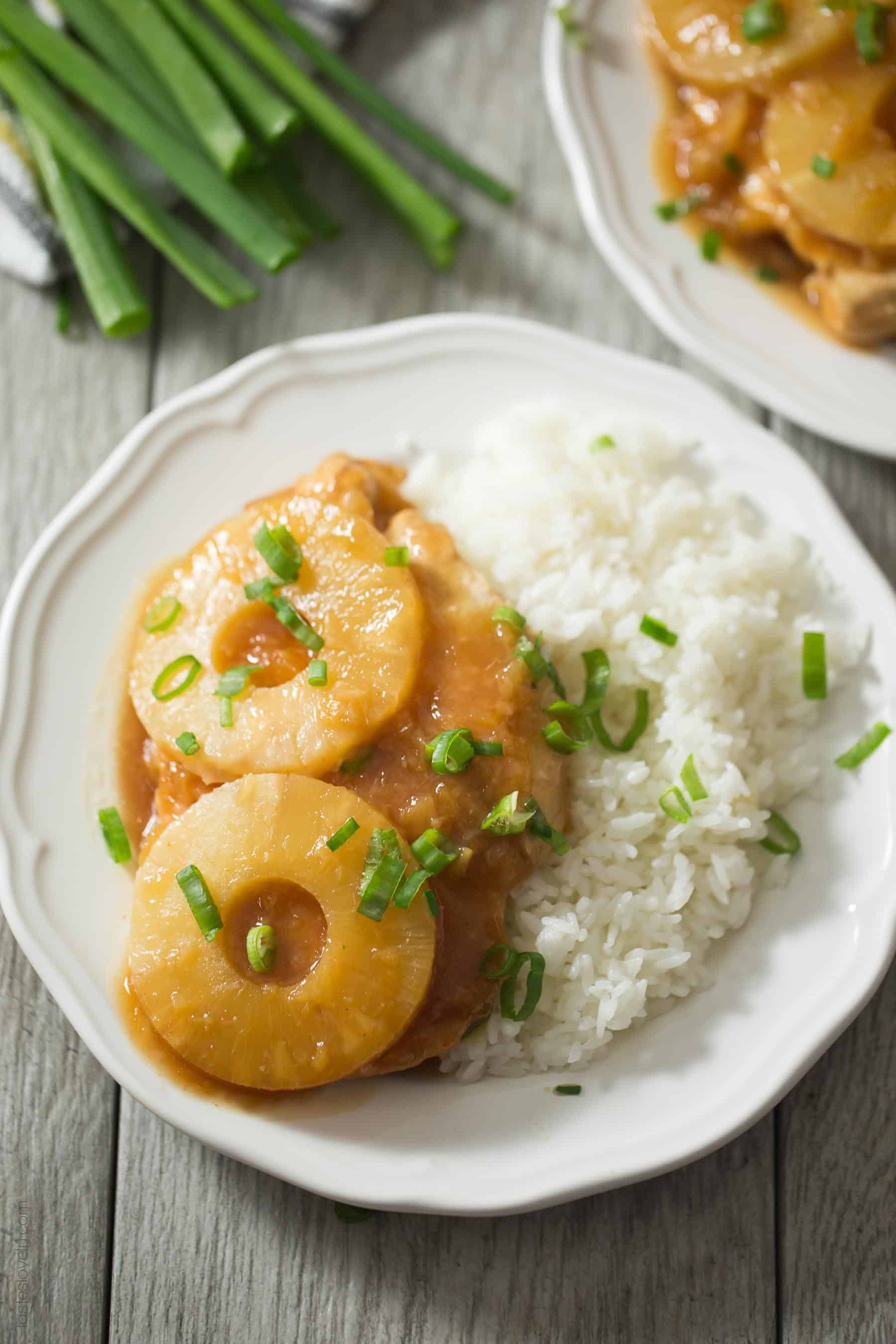Slow Cooker Hawaiian Pineapple Chicken - a sweet and tangy crockpot dinner recipe the whole family will love! (gluten free, grain free, dairy free)