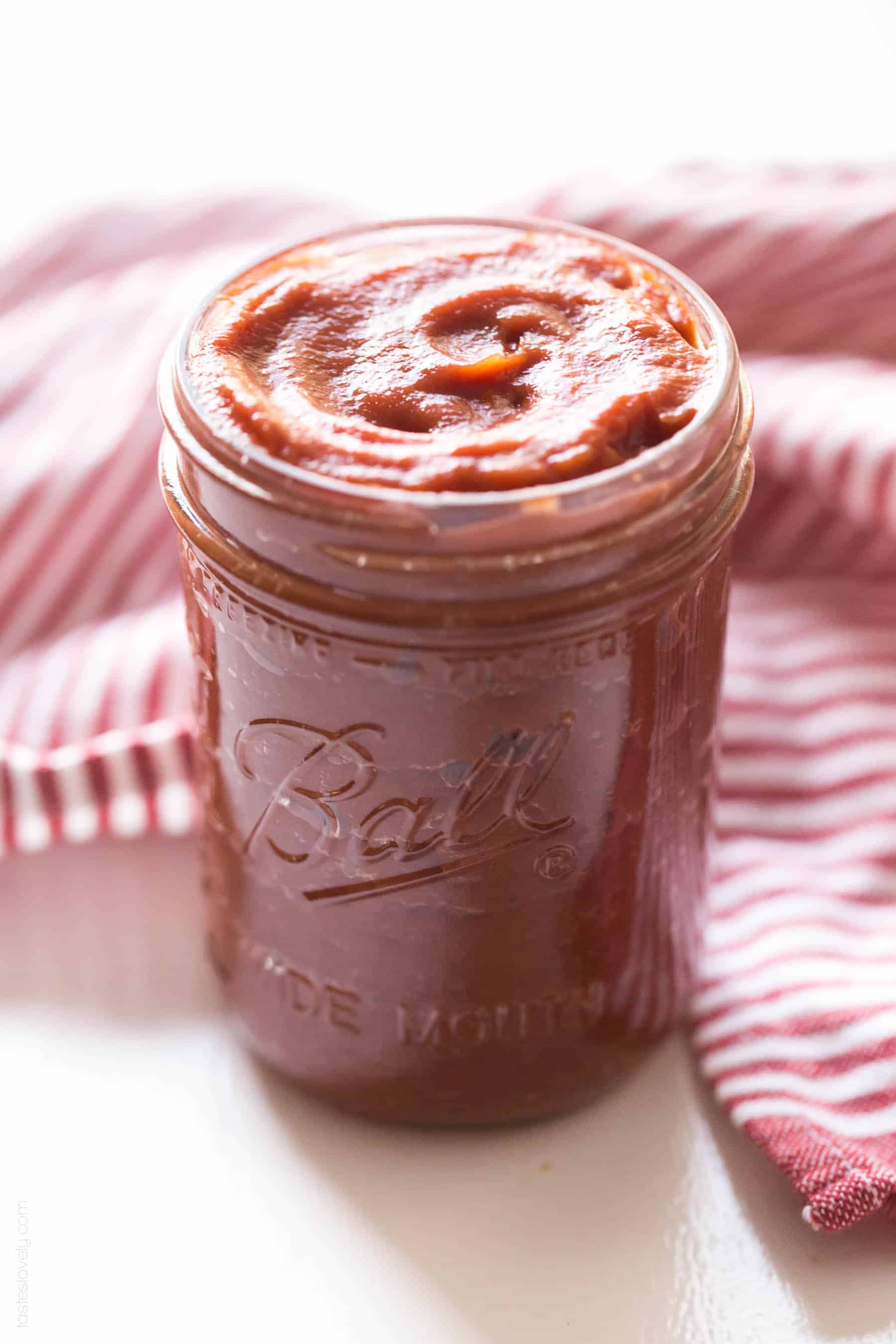 Easy Whole30 and Paleo Ketchup – a homemade Tessemae’s ketchup copycat recipe (gluten free, grain free, dairy free, sugar free, vegan, clean eating)