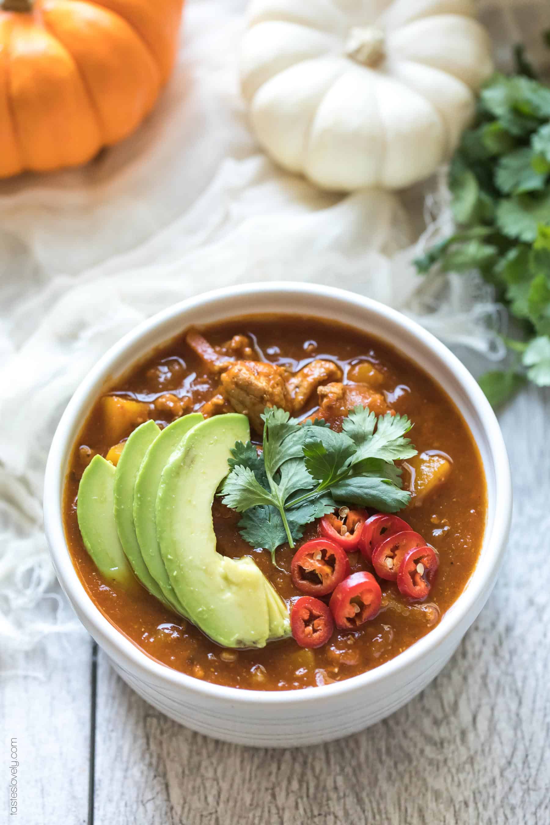 Paleo & Whole30 Pumpkin Turkey Chili Recipe - a no bean chili recipe you can make on the stovetop or in your slow cooker! Dairy free, gluten free, sugar free, clean eating.