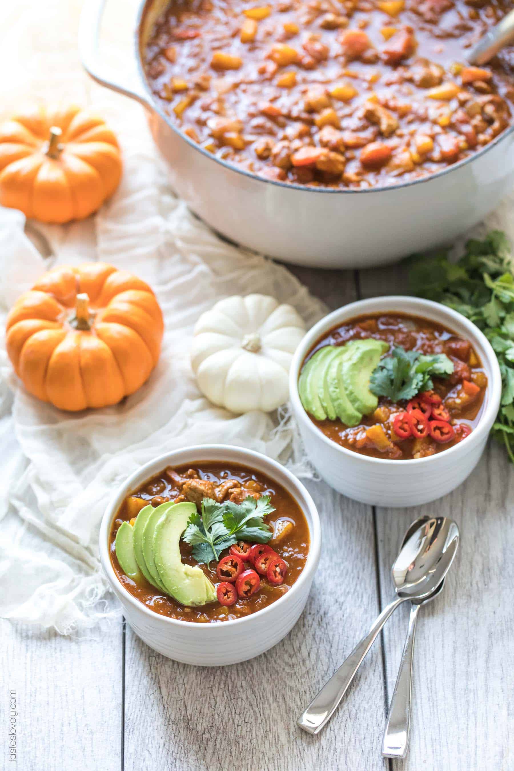 Paleo & Whole30 Pumpkin Turkey Chili Recipe - a no bean chili recipe you can make on the stovetop or in your slow cooker! Dairy free, gluten free, sugar free, clean eating.