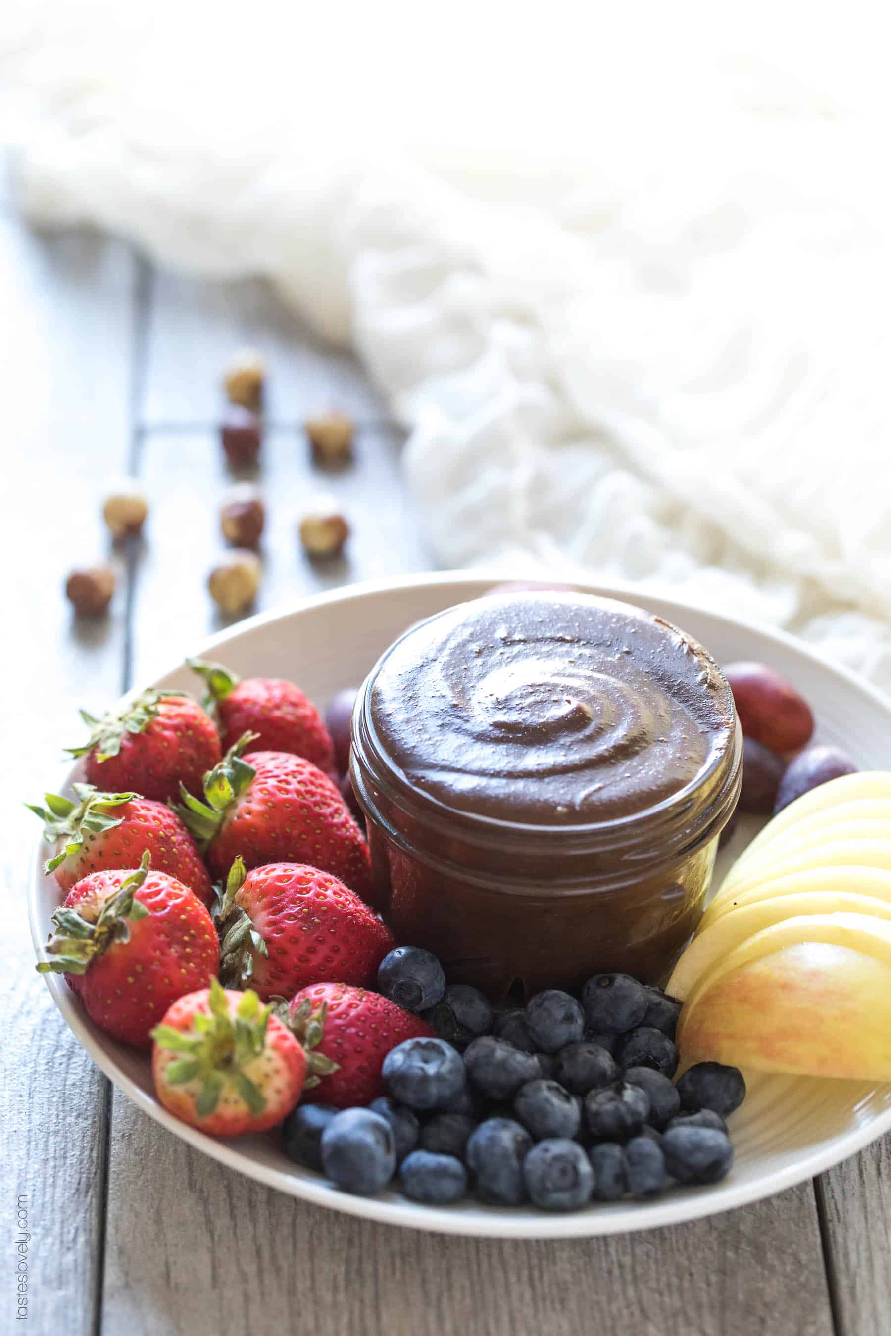 Homemade Paleo Nutella - made with just hazelnuts, cocoa powder and coconut sugar! A much healthier Nutella copycat hazelnut spread that is paleo, dairy free, refined sugar free, gluten free, grain free and clean eating.