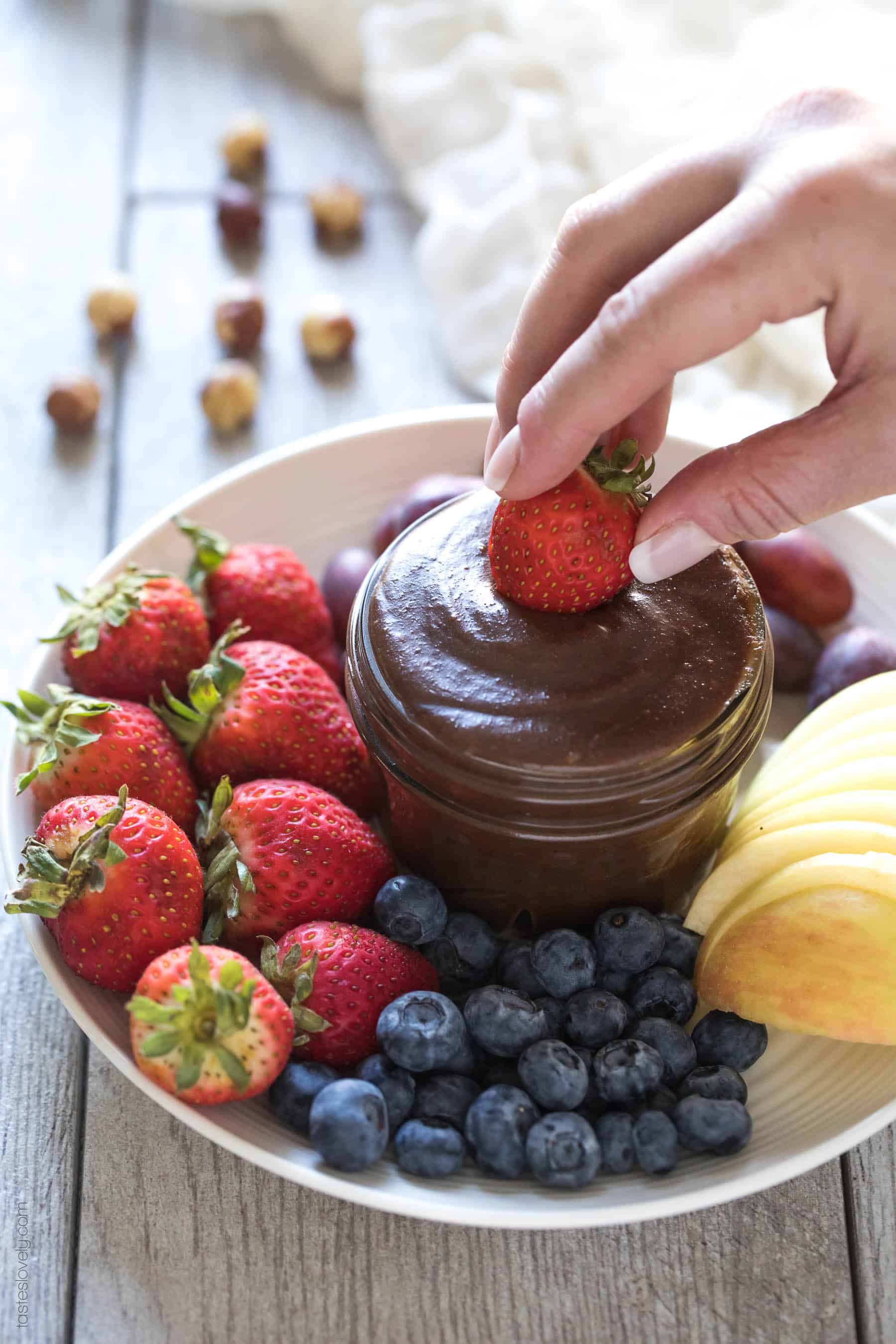 Homemade Paleo Nutella - made with just hazelnuts, cocoa powder and coconut sugar! A much healthier Nutella copycat hazelnut spread that is paleo, dairy free, refined sugar free, gluten free, grain free and clean eating.