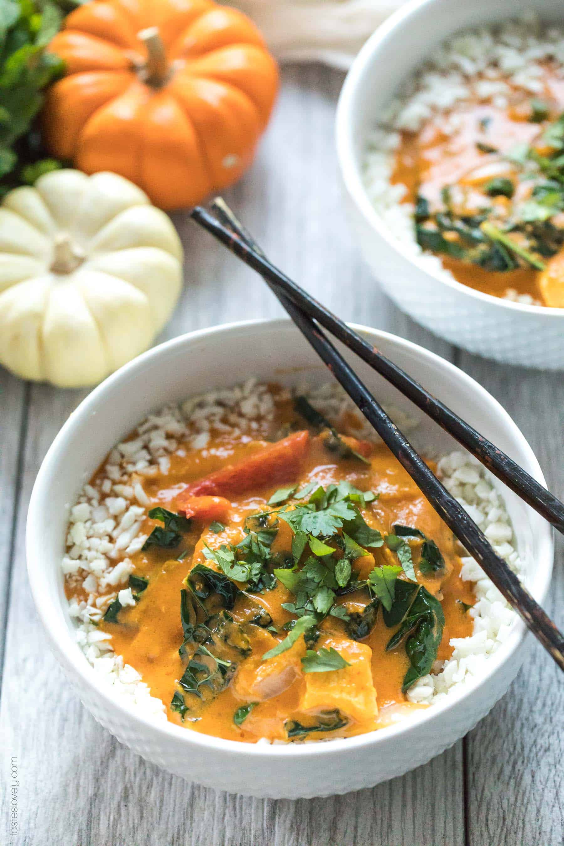 Paleo & Whole30 Pumpkin Coconut Thai Curry - a flavorful and healthy dinner recipe! Gluten free, grain free, dairy free, sugar free, clean eating