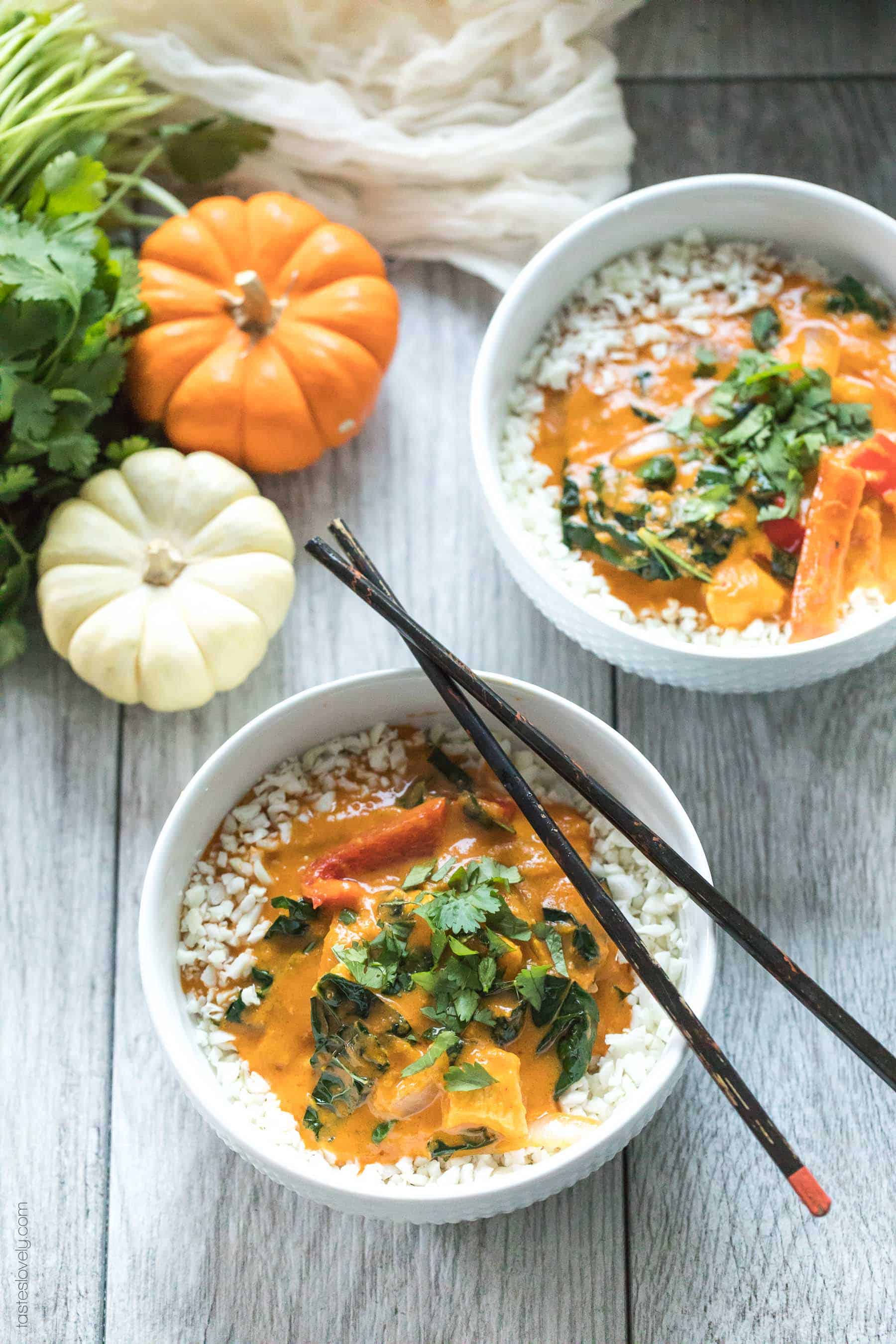 Paleo & Whole30 Pumpkin Coconut Thai Curry - a flavorful and healthy dinner recipe! Gluten free, grain free, dairy free, sugar free, clean eating