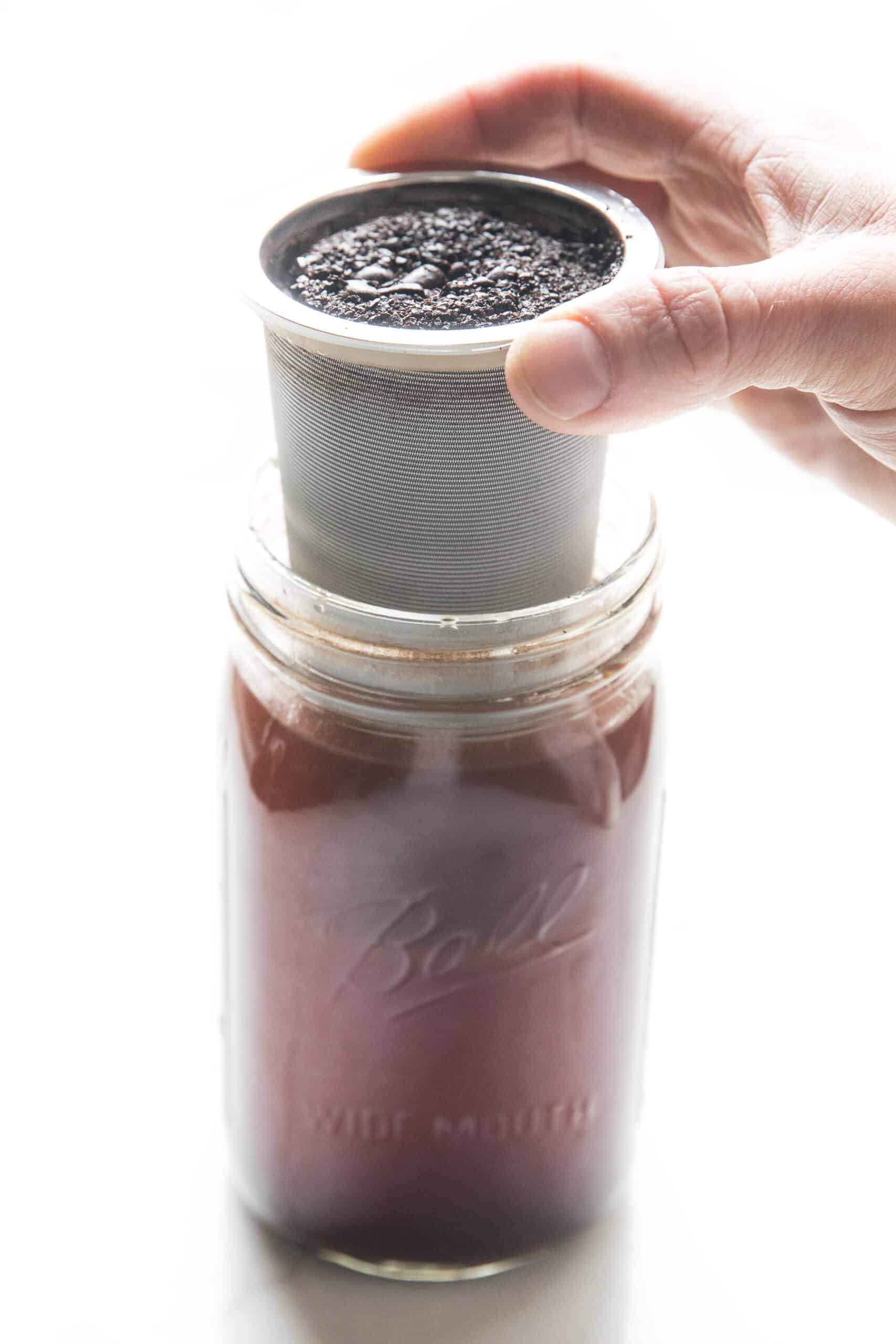 How To Make Cold Brew Coffee In A Mason Jar - Tastes Lovely