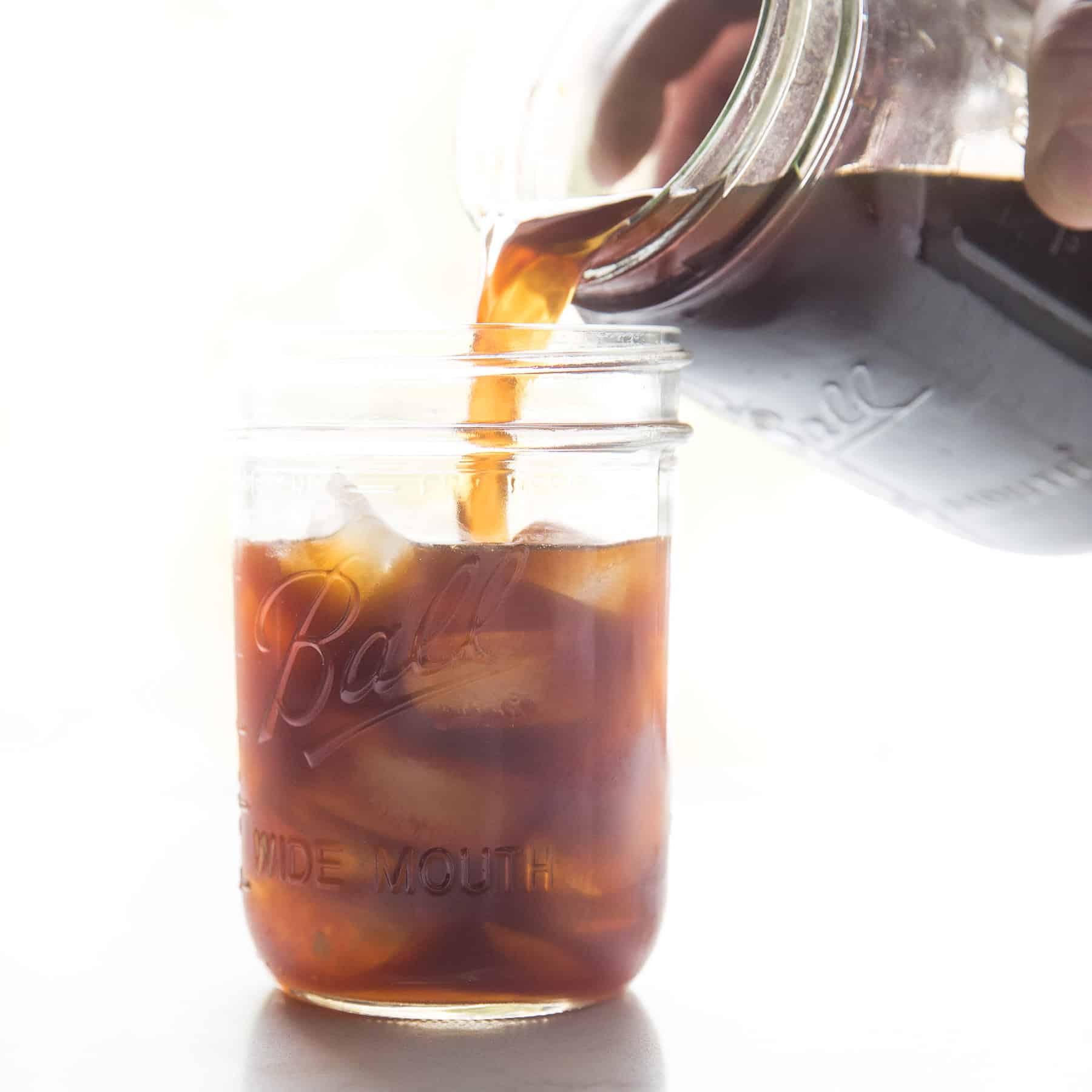 How To Make Cold Brew Coffee In A Mason Jar - Tastes Lovely