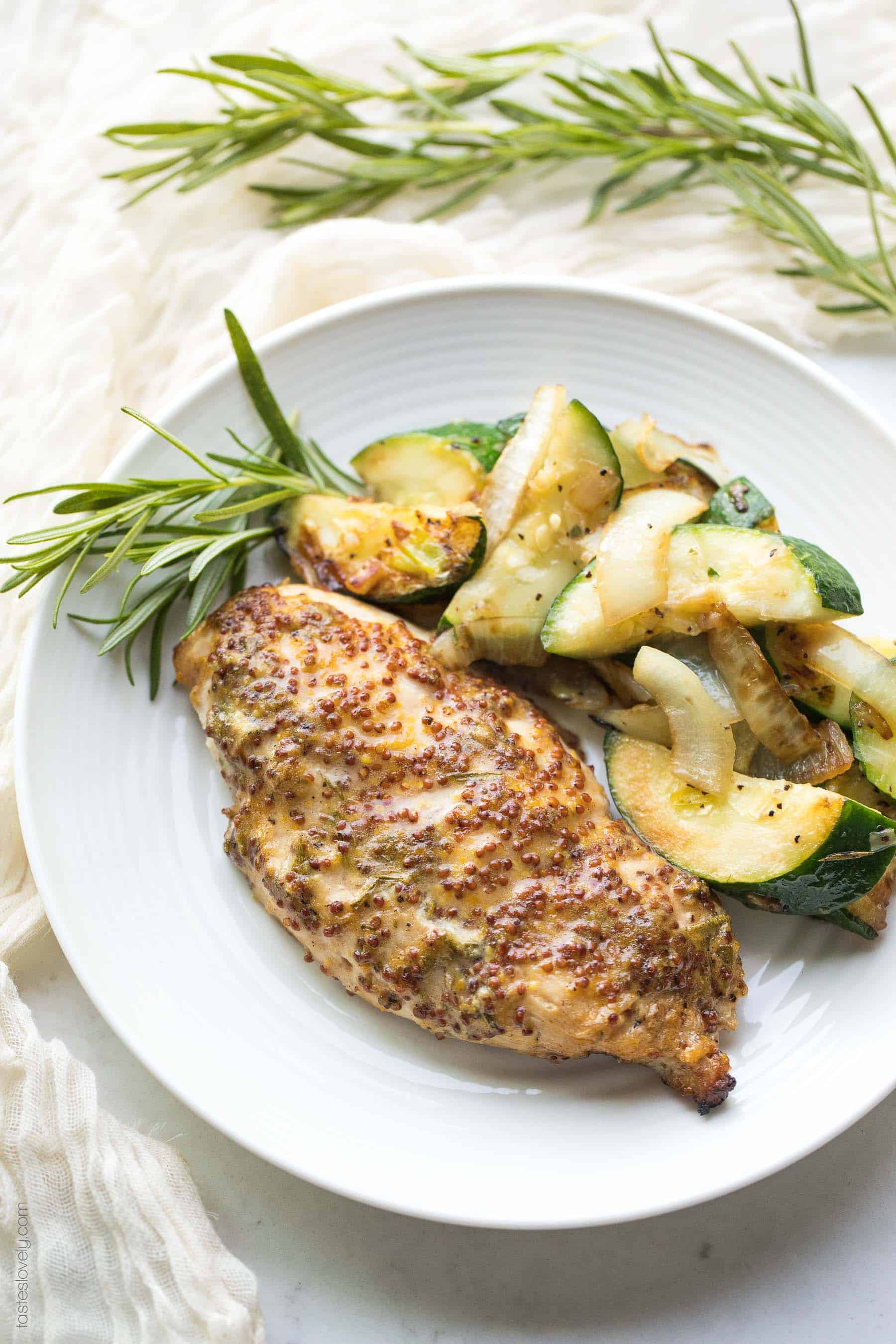 Paleo Rosemary Honey Mustard Chicken Recipe - chicken marinated in a rosemary honey mustard sauce and baked in the oven. Ready in 30 minutes! #paleo #glutenfree #grainfree #dairyfree #sugarfree #refinedsugarfree #cleaneating #realfood