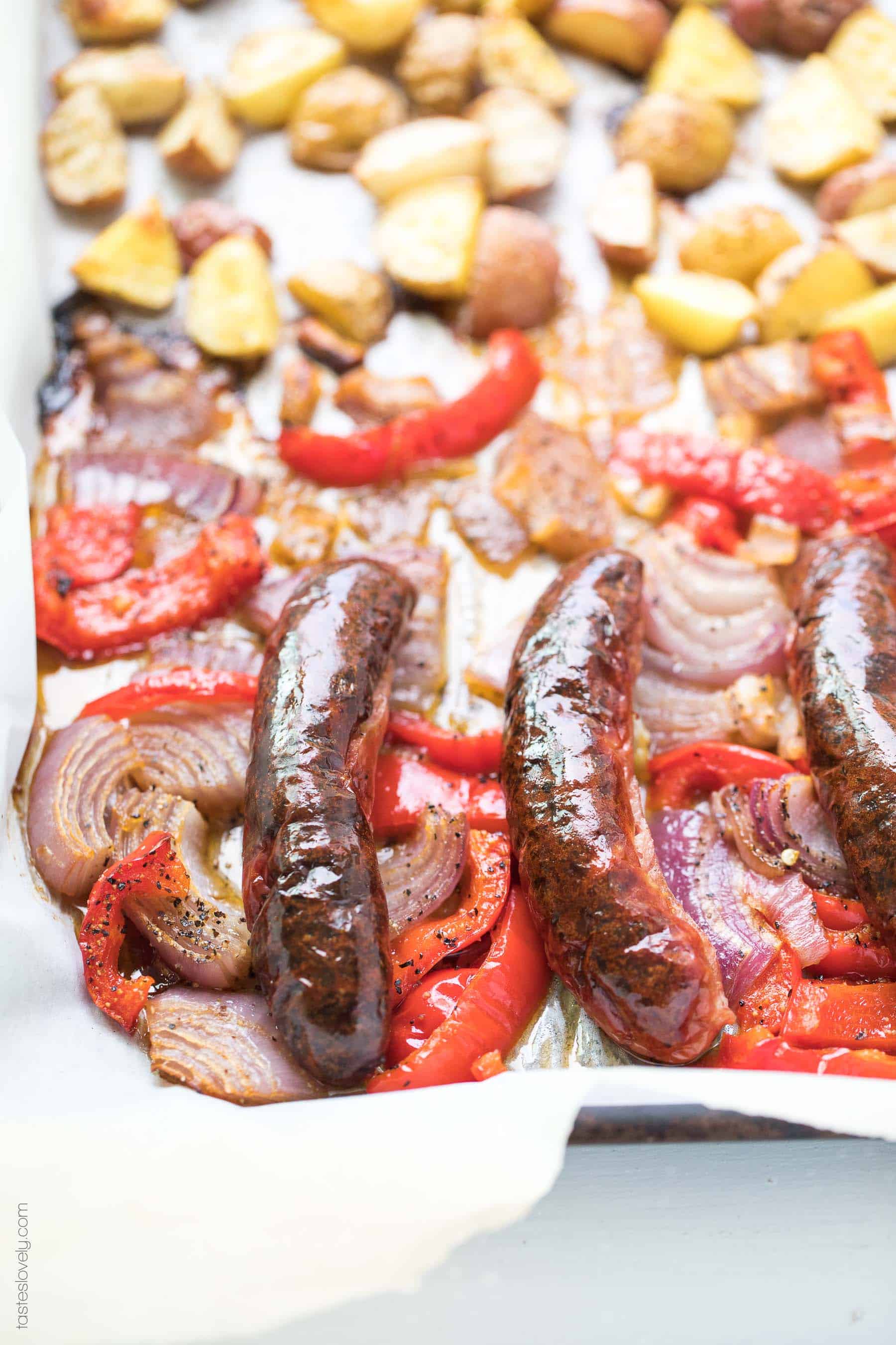 Paleo + Whole30 Sheet Pan Sausage, Bell Pepper and Potato Roast - a super quick and healthy breakfast or dinner recipe! Just 10 minutes of prep, and the oven does the rest of the work for you. #paleo #whole30 #glutenfree #grainfree #dairyfree #sugarfree #keto #cleaneating #realfood